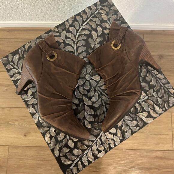 Brown Leather Steve Madden Abikus Scrunch Leather Ankle Boot Shootie Bootie - Picture 6 of 7